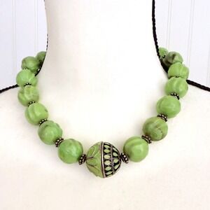 Vintage Apple Green Beaded Graduating Necklace‎